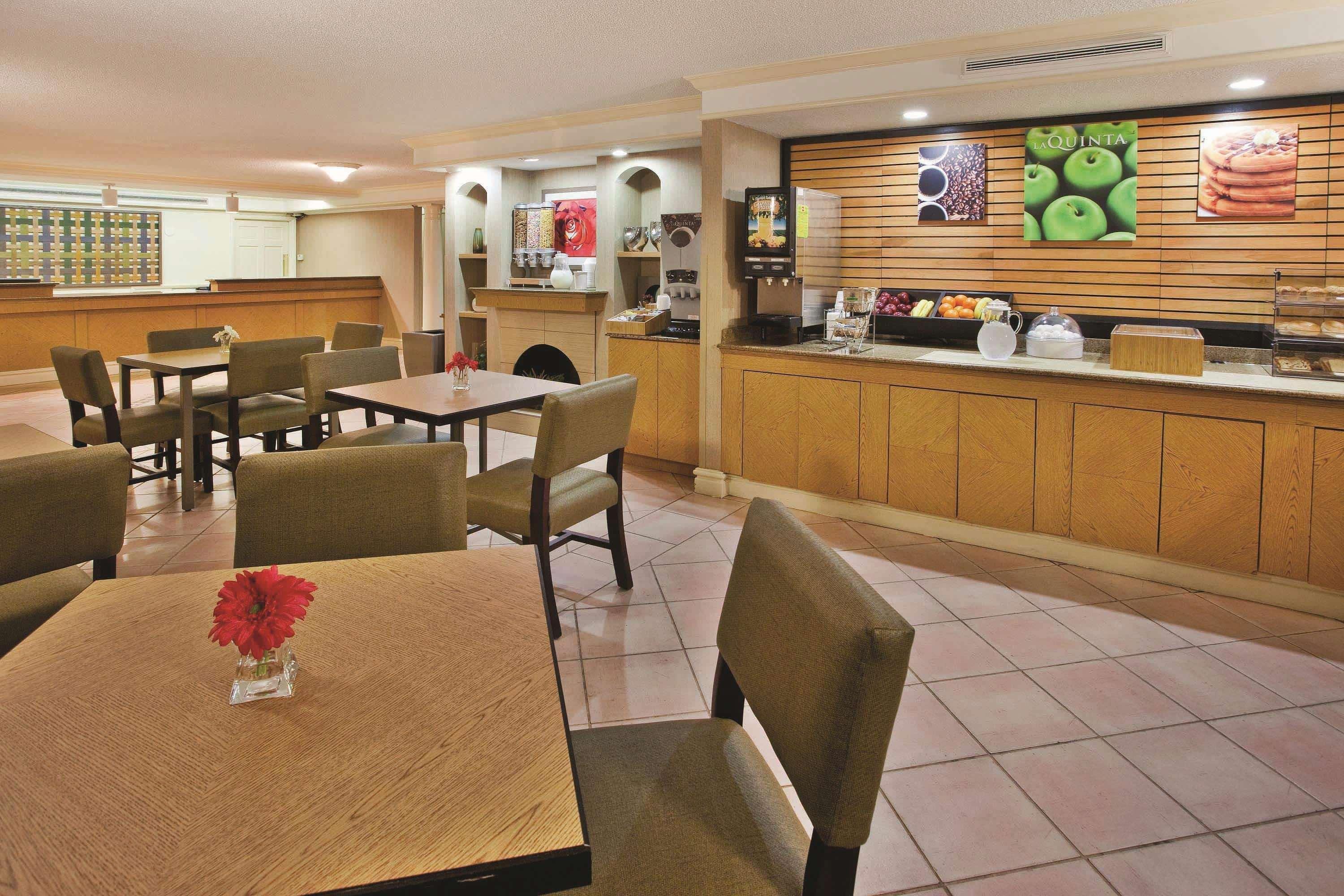 La Quinta Inn By Wyndham Savannah Midtown Exterior foto