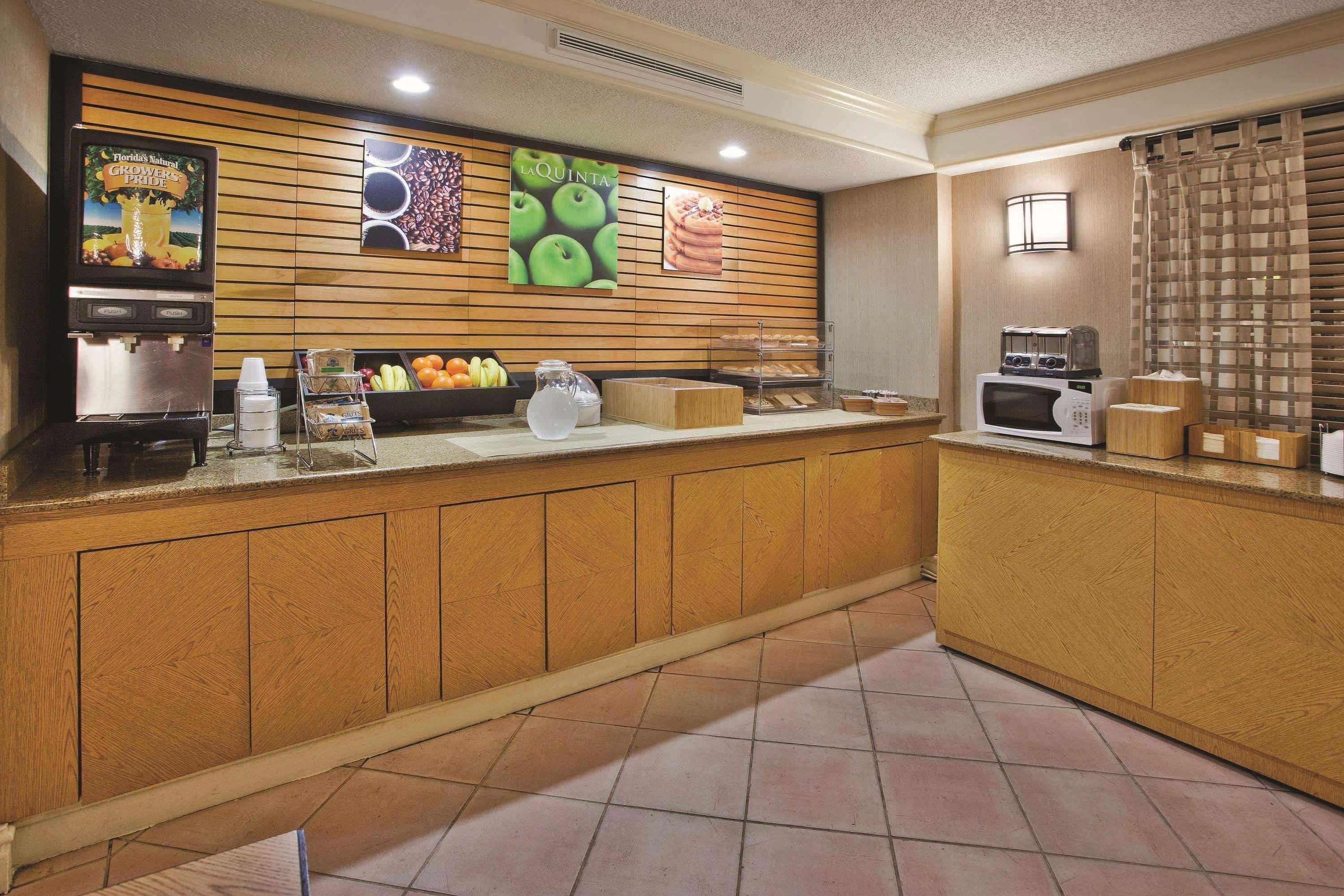 La Quinta Inn By Wyndham Savannah Midtown Exterior foto
