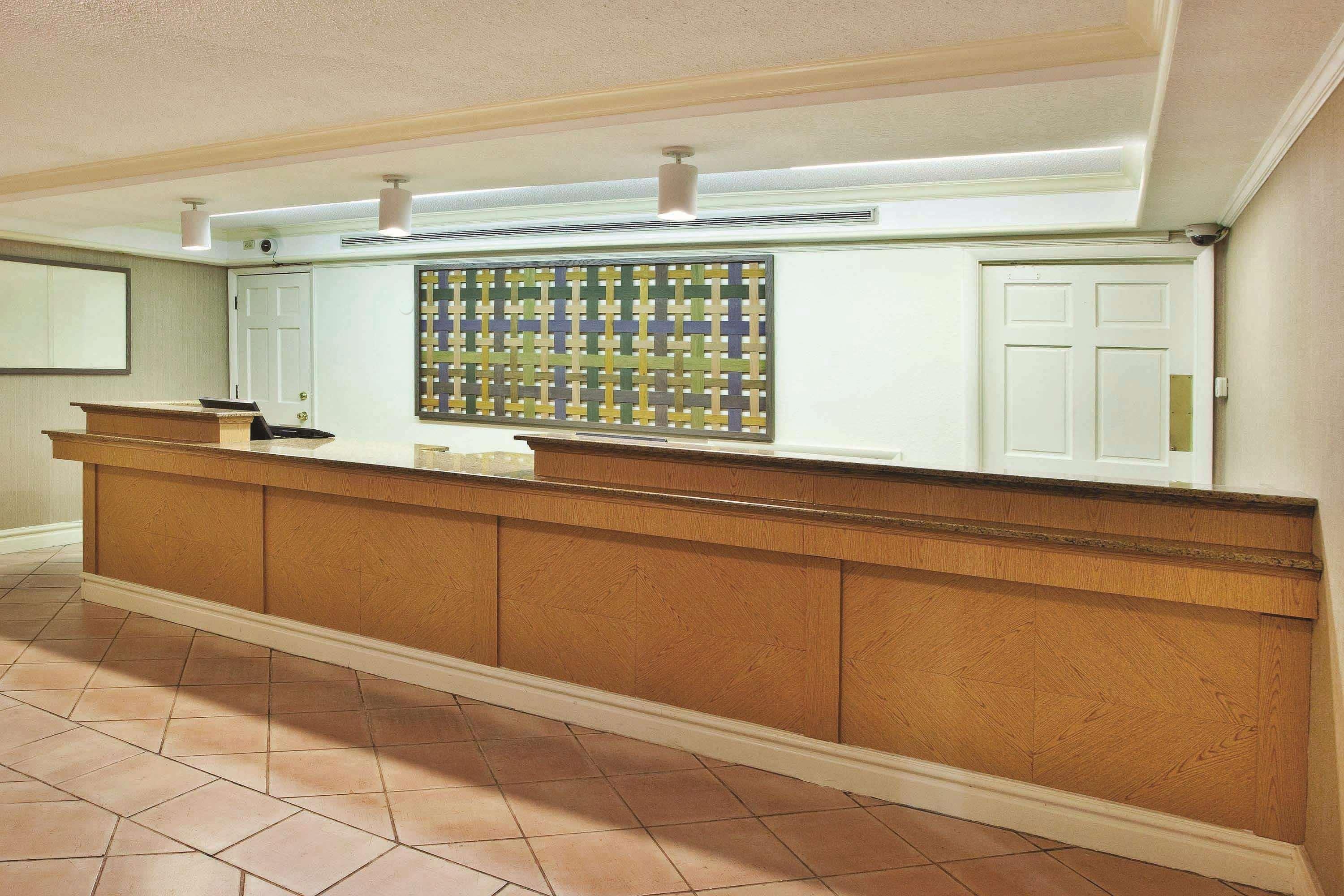 La Quinta Inn By Wyndham Savannah Midtown Exterior foto