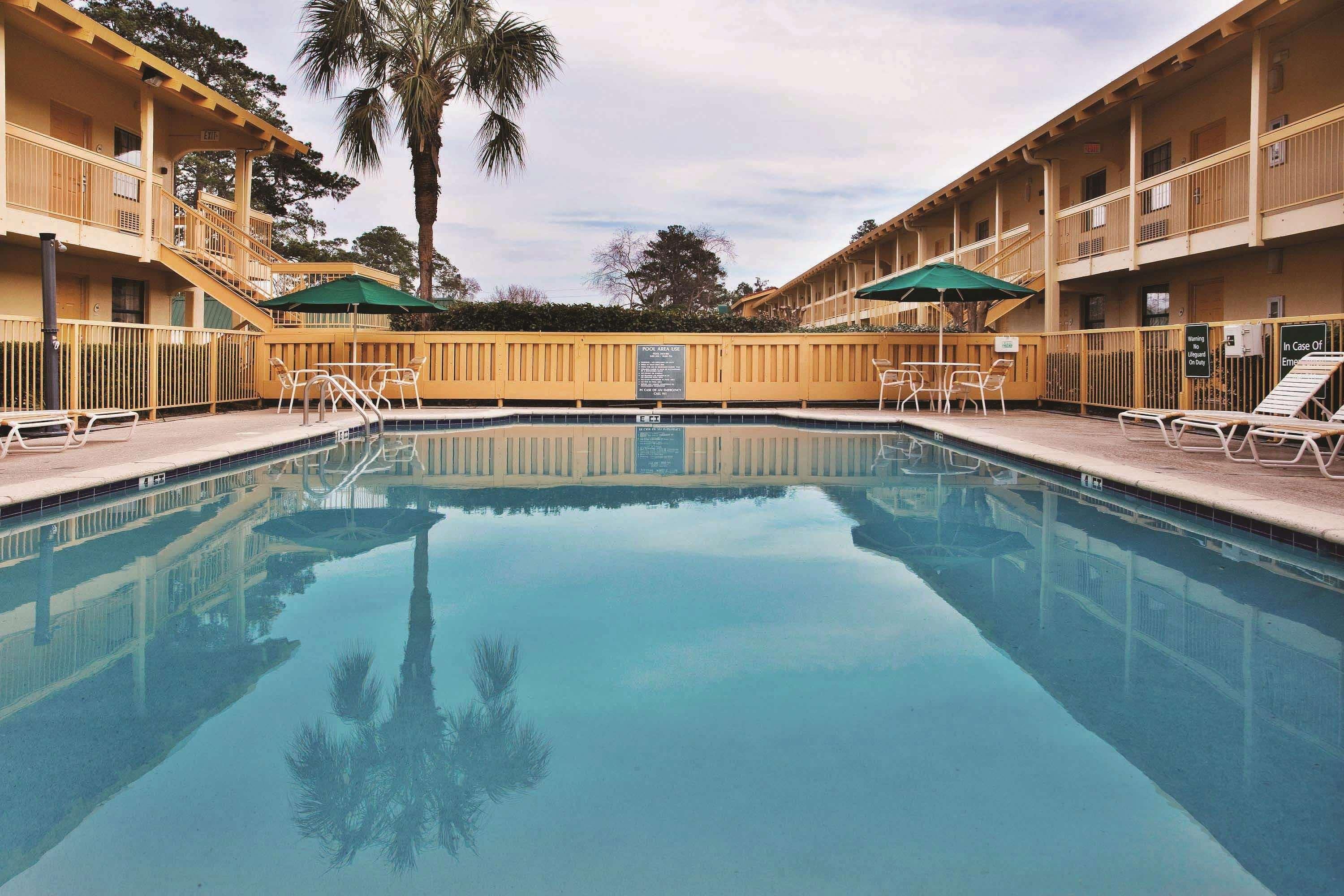 La Quinta Inn By Wyndham Savannah Midtown Exterior foto