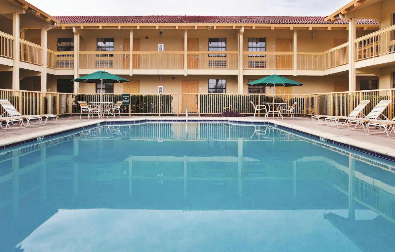 La Quinta Inn By Wyndham Savannah Midtown Exterior foto